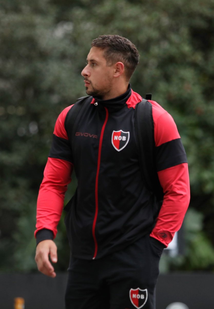 Newells's tweet photo. Uruguayo 🇺🇾🤙🏼 https://t.co/DiHURw43I7