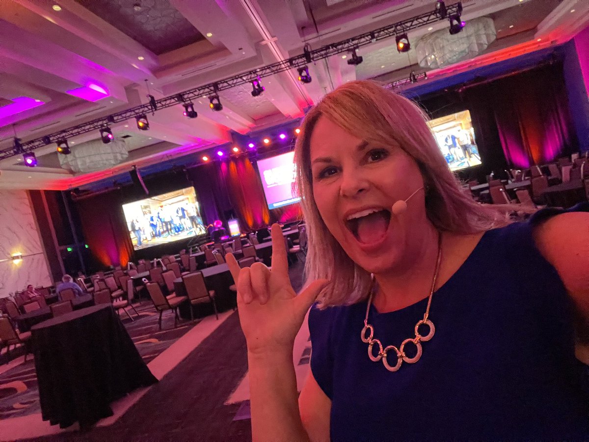Kim_Becking's tweet photo. Loved my time at #supportworld with amazing rockstar IT professionals empowering them to shift the way they view change and challenges to build unstoppable momentum. #keynotespeaker #change #unstoppablemomentum #reframechange https://t.co/8tTADUszRO