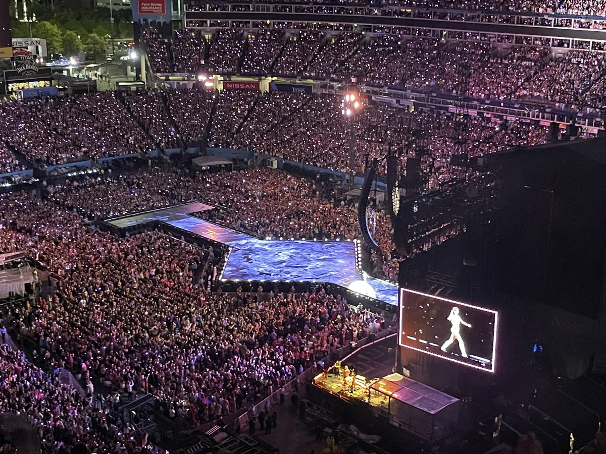 jeonni24's tweet photo. We Shook It Off and had a blast. Great start to this weekend. #oneforlife https://t.co/cD8ZhAS34p