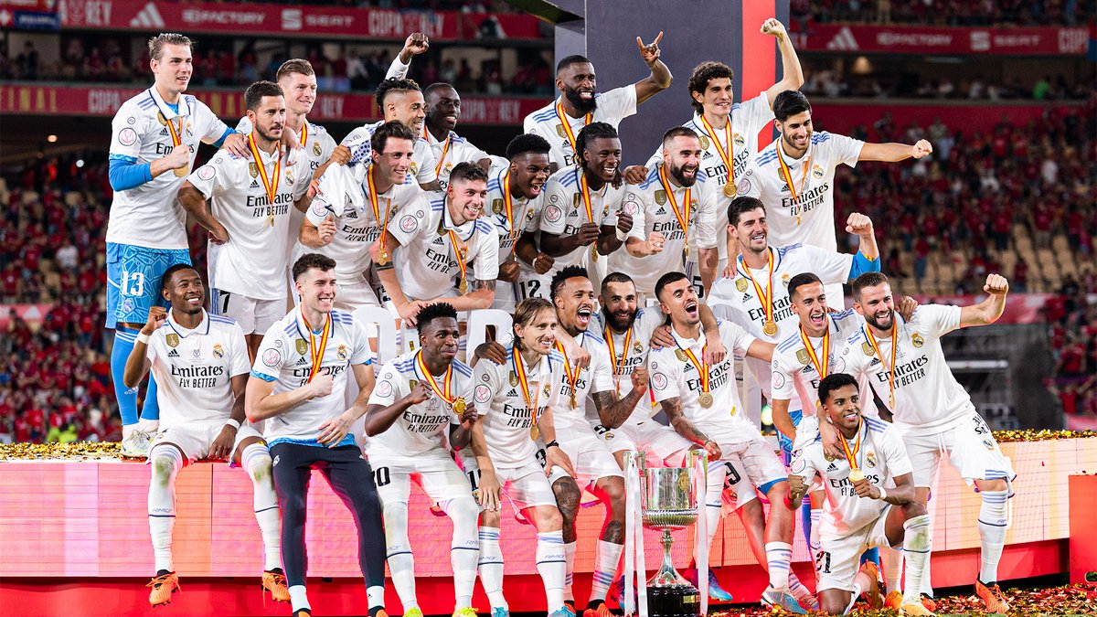 realmadriden's tweet photo. 🏆 👑  2️⃣ 0️⃣  🏆 👑 
#CampeonesCopa https://t.co/b3SHbhHVkf