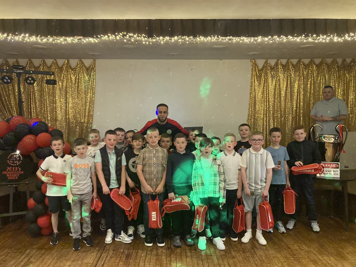2013Colts's tweet image. Great night at 2013’s presentation night and big thank you to St Mirren’s Charles Dunne for coming and presenting kids with their trophies ⚫️🔴⚫️