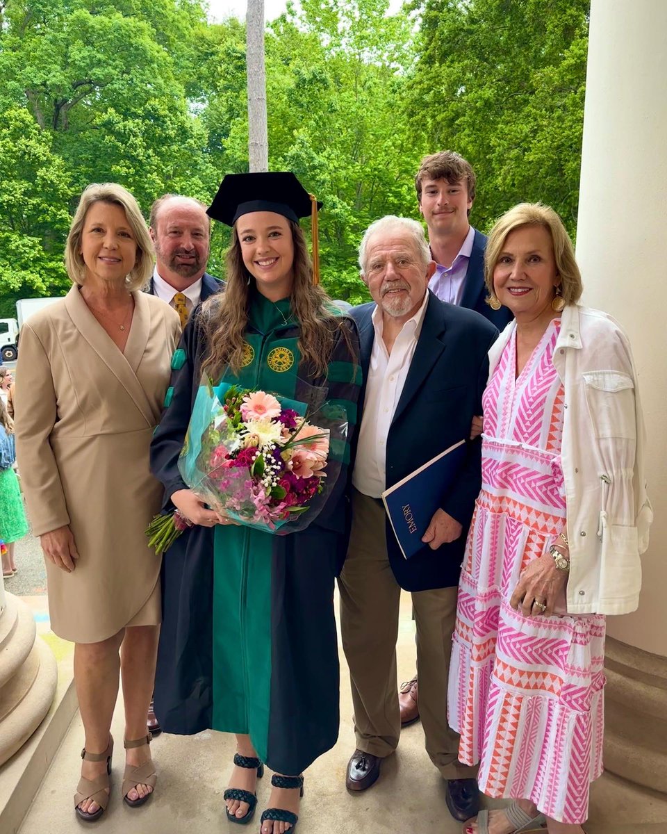 Mackenzie Bennett, MD (she/her) tweet media