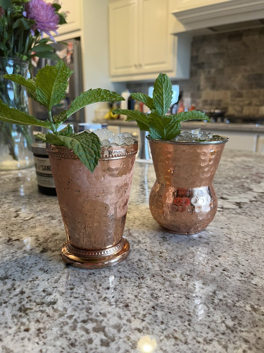 laceyjluense's tweet photo. @dogearedpage @PhilRosenthal Woodford mint juleps @WoodfordReserve https://t.co/fV2PjVWwsz