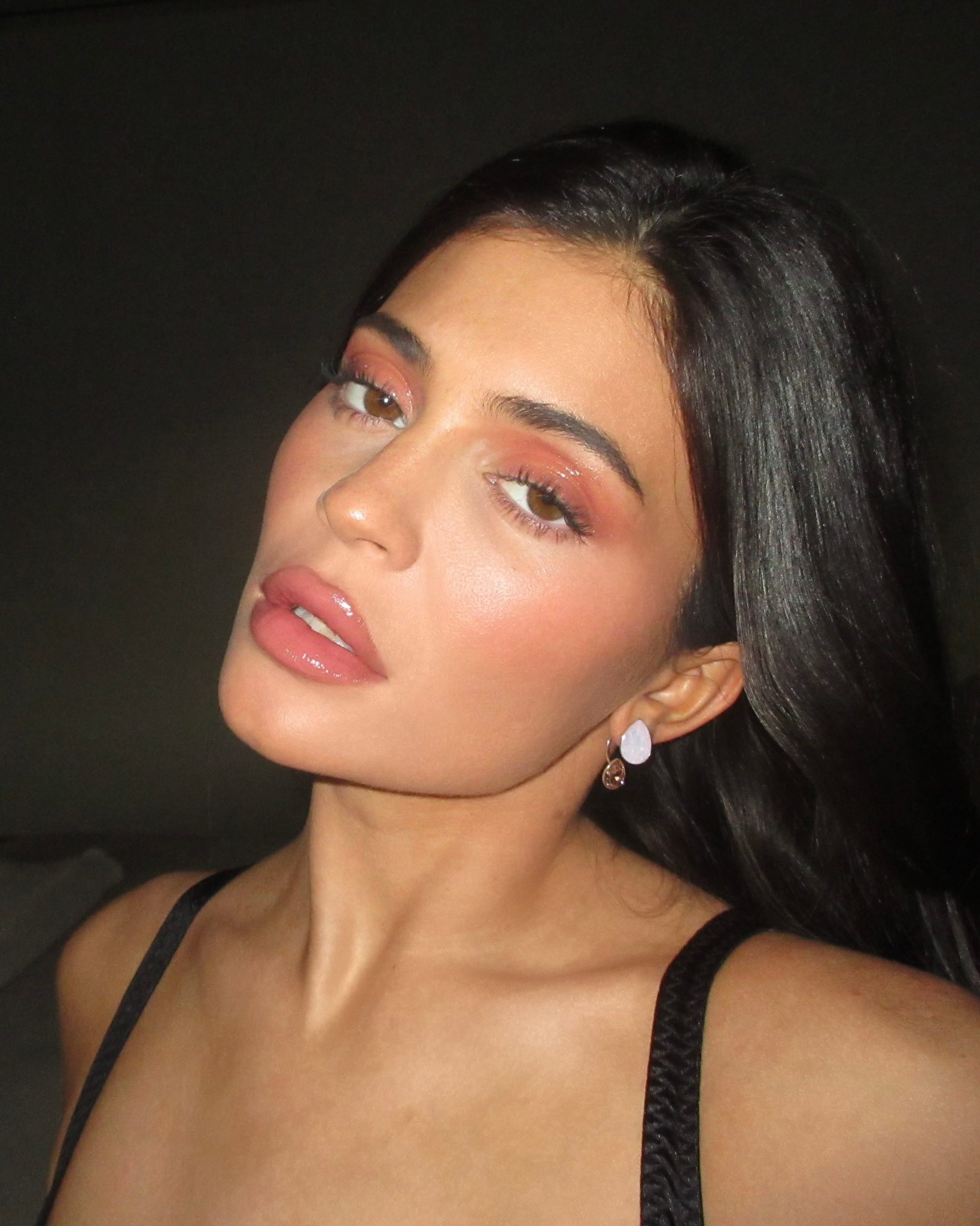 Kylie Cosmetics on Twitter ". KylieJenner's glossy glam 😍⁠ ⁠ EYES⁠ it