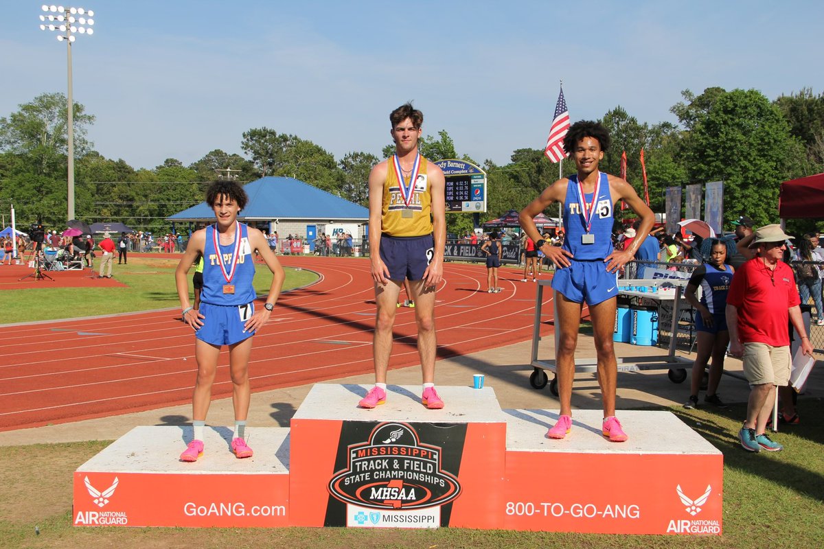 Andrew_Brown621's tweet photo. All glory to the Lord! Got the job done today at the 6a HS State meet. Ran a 4:34 with a 2:09 last 800 to finish 3rd in a stacked field of runners. One of the first 8th graders to medal in an individual event in Mississippi. @MileSplitMS @milesplit @SocialSportsMs https://t.co/0m3Gaxnu1a