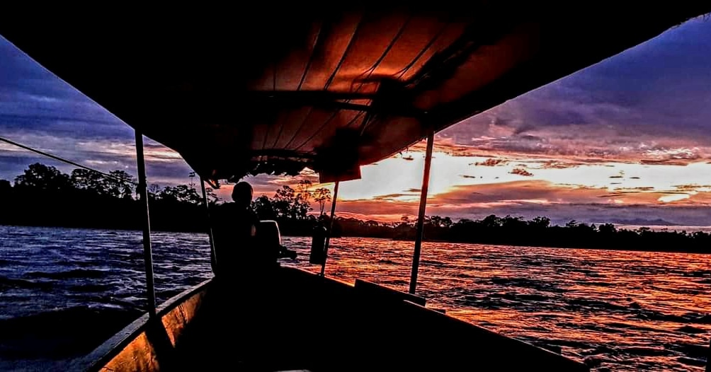 Navegando el #RíoNapo después de un día de ⛈️🌧⛈️ en la #Amazonía del 🇪🇨.

anacondalodgeecuador.com 

#EcoLodge #TravellersChoice2022 #Tripadvisor #AmazonRivers #Biodiversidad #AmazonLodge #Ecuador #ExperienciaAmazonica #AmazoniaEcuador #Amazonia