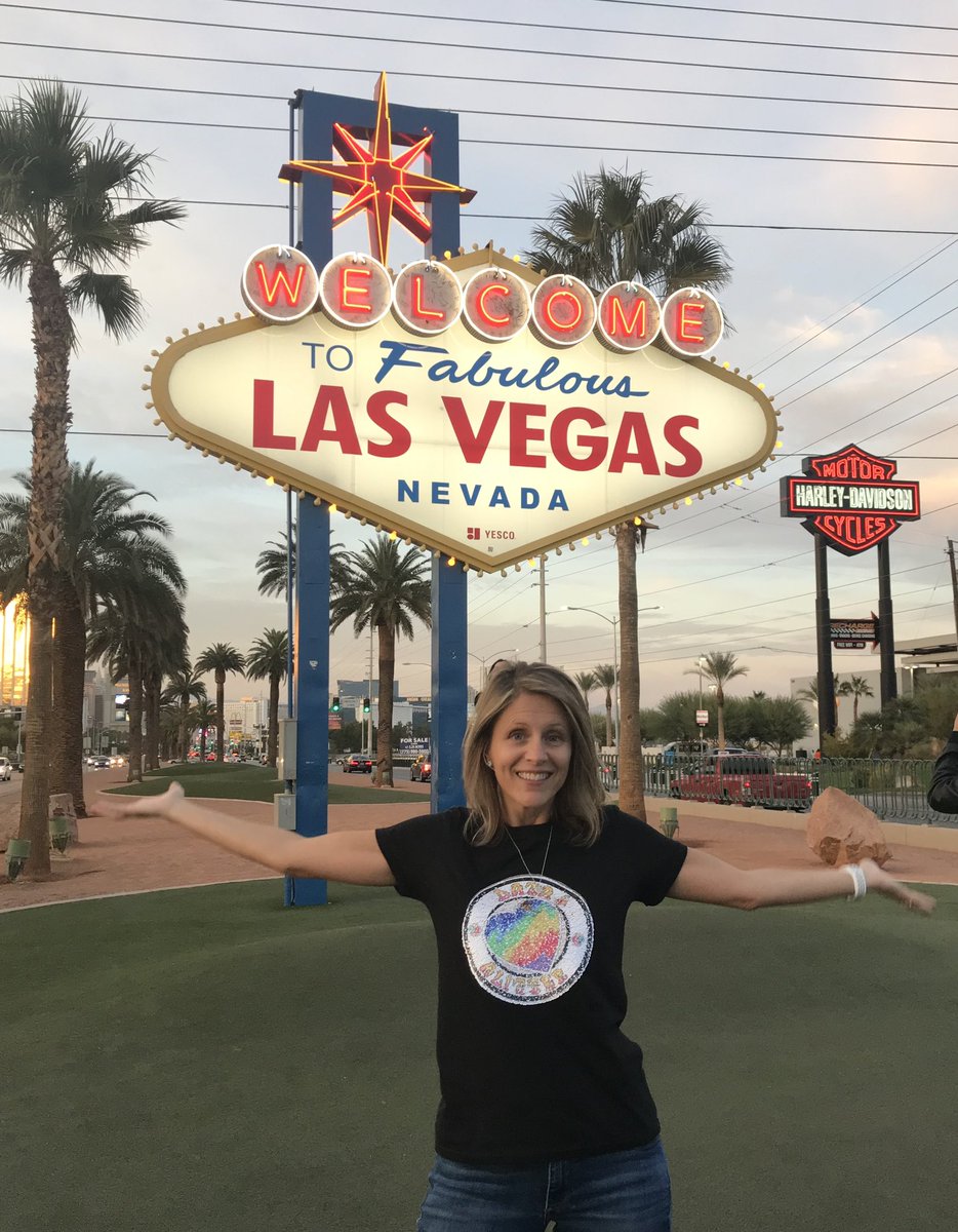 nicole_lohr9's tweet photo. Some more fun #data19 https://t.co/hAHcEgxbM0