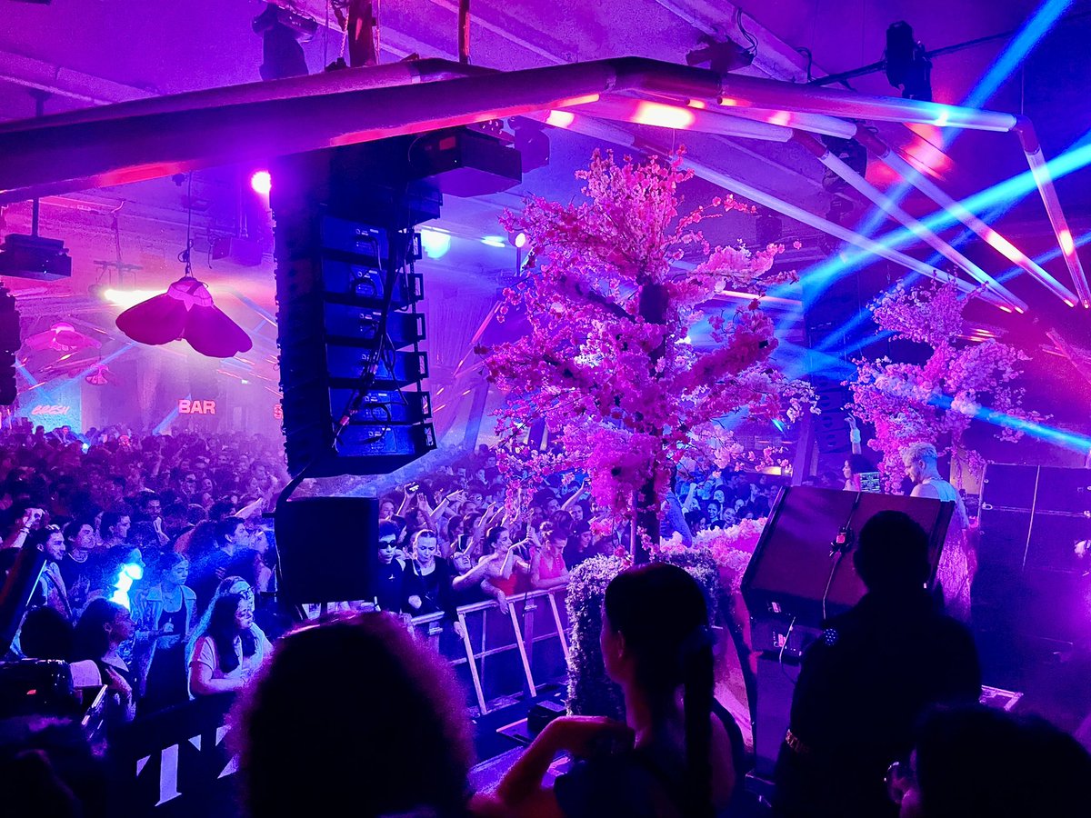 gfavey's tweet photo. About last night
#breshparis #latin #party #event https://t.co/oJbA57GnNN