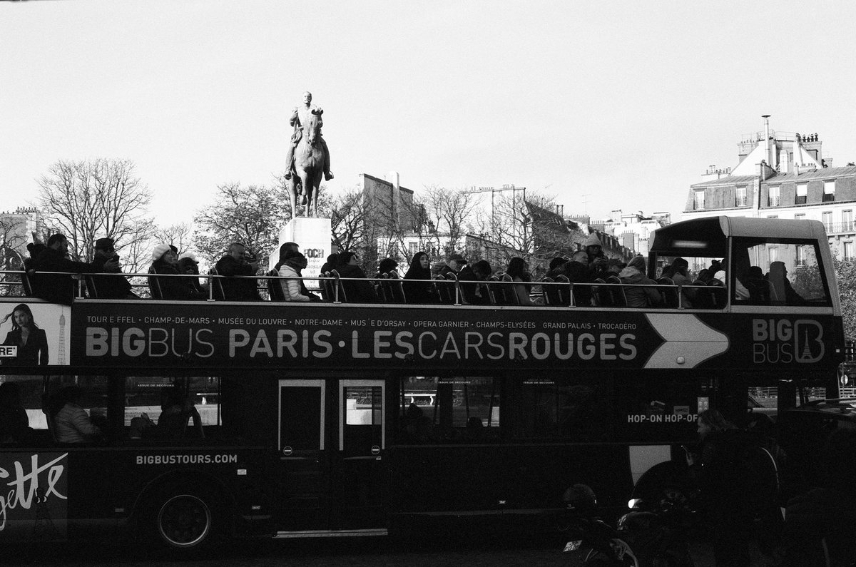 I swear he is judging this bus #toureiffel #eiffeltower #monument #streetphotography #france #canonlens #filmphotography  #paris #35mm #35mmphotography #analog #vintagecamera #vintagecanon #argentique #foma #fomapan100 #bnw #ishootfilm #staybrokeshootfilm #buyfilmnotmegapixels...
