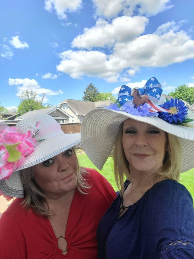 ApiceKimberly's tweet image. Kentucky derby party!! #KentuckyDerby #fancyhats #Sisterinlaw