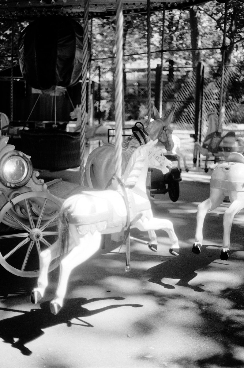 #carousel #vincennes #stmande #monument #streetphotography #france #canonlens #filmphotography  #paris #35mm #35mmphotography #analog #vintagecamera #vintagecanon #argentique #foma #fomapan100 #bnw #ishootfilm #staybrokeshootfilm #buyfilmnotmegapixels #analogphotography #film...