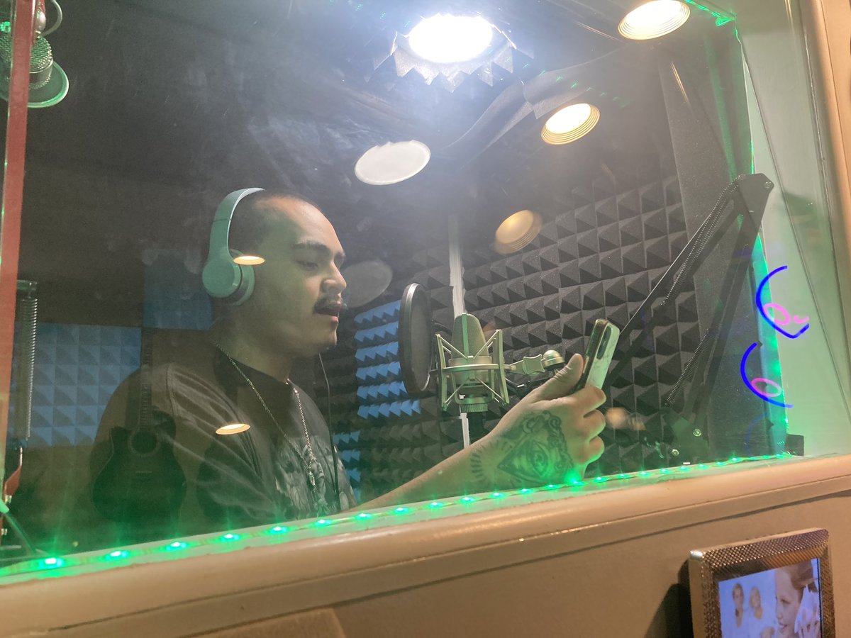 ExtraTMedia's tweet photo. Lots of artists getting up in this booth lately! https://t.co/X2RxqVRuEc