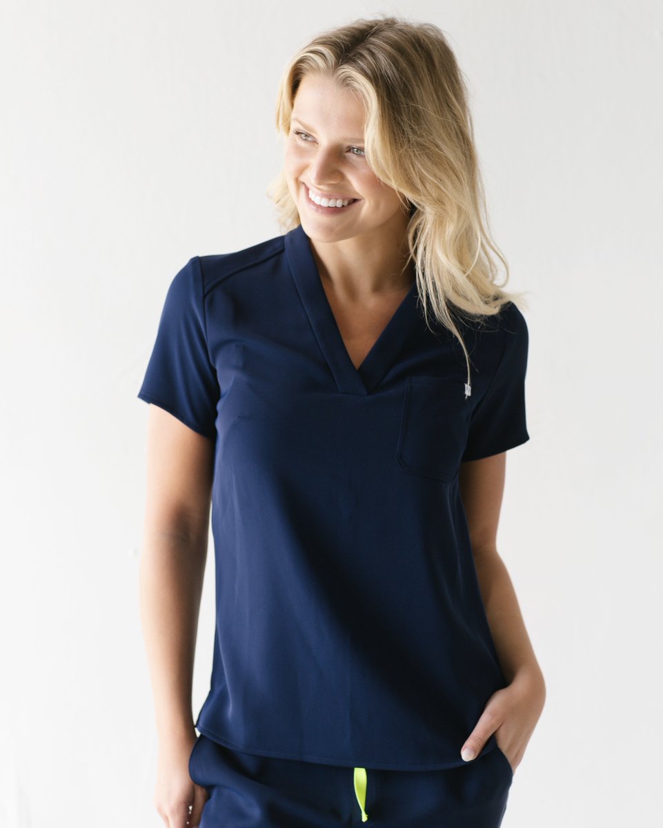It’s just so obvious, navy is a beautiful neutral! A true classic that wears well with SO many skin tones and can be dressed up or down depending on your level of spice for the day. 🌶️ 

#scrubs #navyscrubs #fitscrubs #modernscrubs #healthcareprofessional