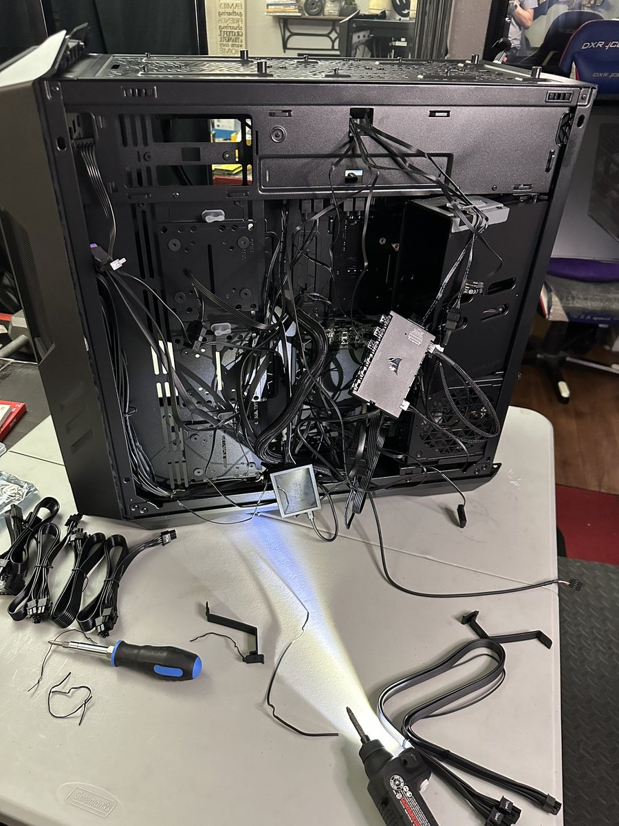 Fox_Mamba's tweet image. The matrix of adding 12 QL120 fans to the Coolermaster Haf 700 &amp;amp; LianLi streamer cable navigating rgb &amp;amp; can wires it was an exhilarating experience. Still gonna perfect the commander pro. @CoolerMaster @CORSAIR @GlobalLianli #pcbuild #wiremanagement #pcgaming #gamer