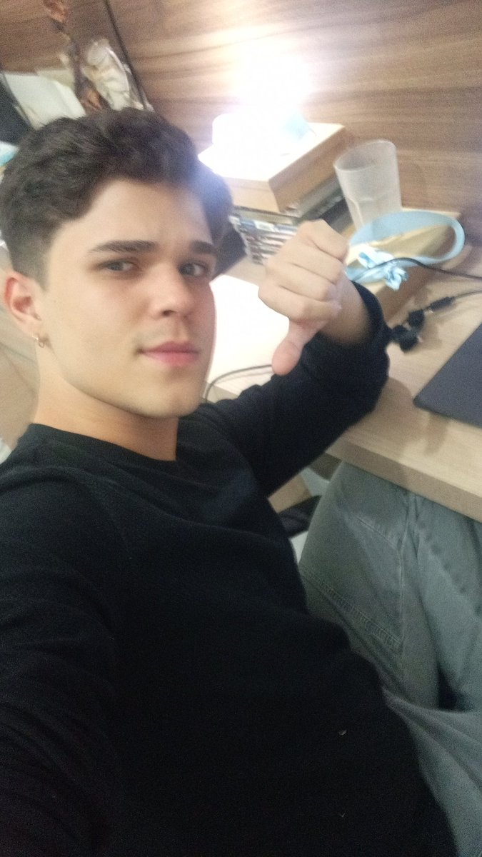 luizmandradi's tweet photo. study HARD https://t.co/HERk8VD1fp
