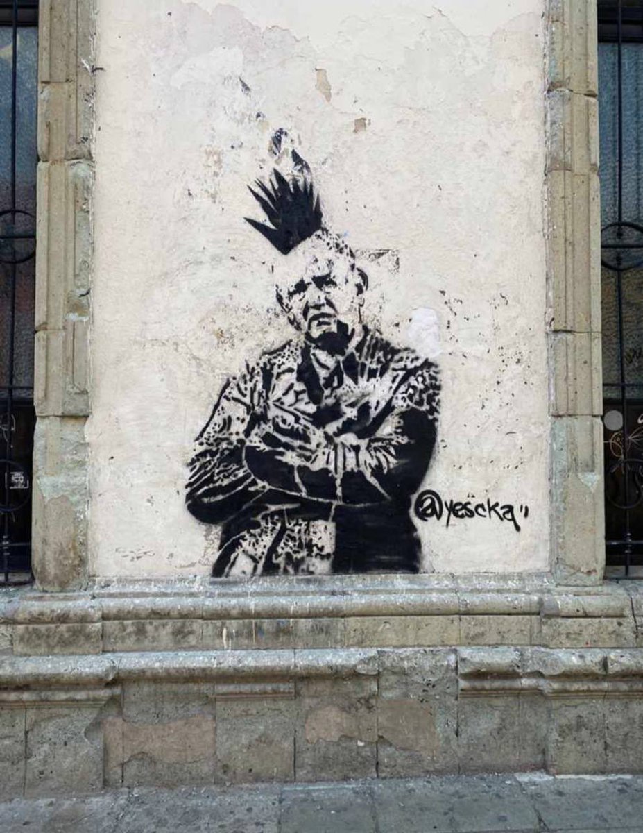 El preciso también es un peleador callejero…

Un <a href="/lopezobrador_/">Andrés Manuel</a> del master Yescka, en las calles de un país llamado Oaxaca.