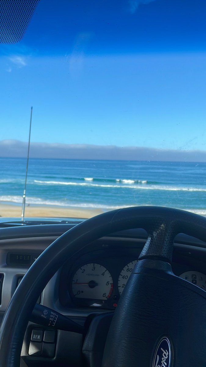 mitchelltopG's tweet photo. Have a very sore tooth so didn’t make it church instead having a pray at the beach #toblessed #TeamJesus https://t.co/zWsPzKRAB7