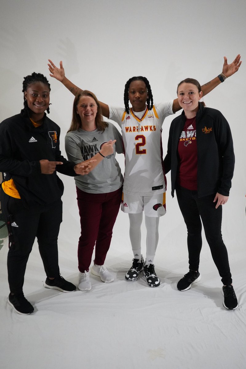 nunuplayfor2's tweet photo. I took the guys to LA for a business meeting📍What’s up ULM?#hawkyea
#playfor2 https://t.co/nSeUjFyaZp
