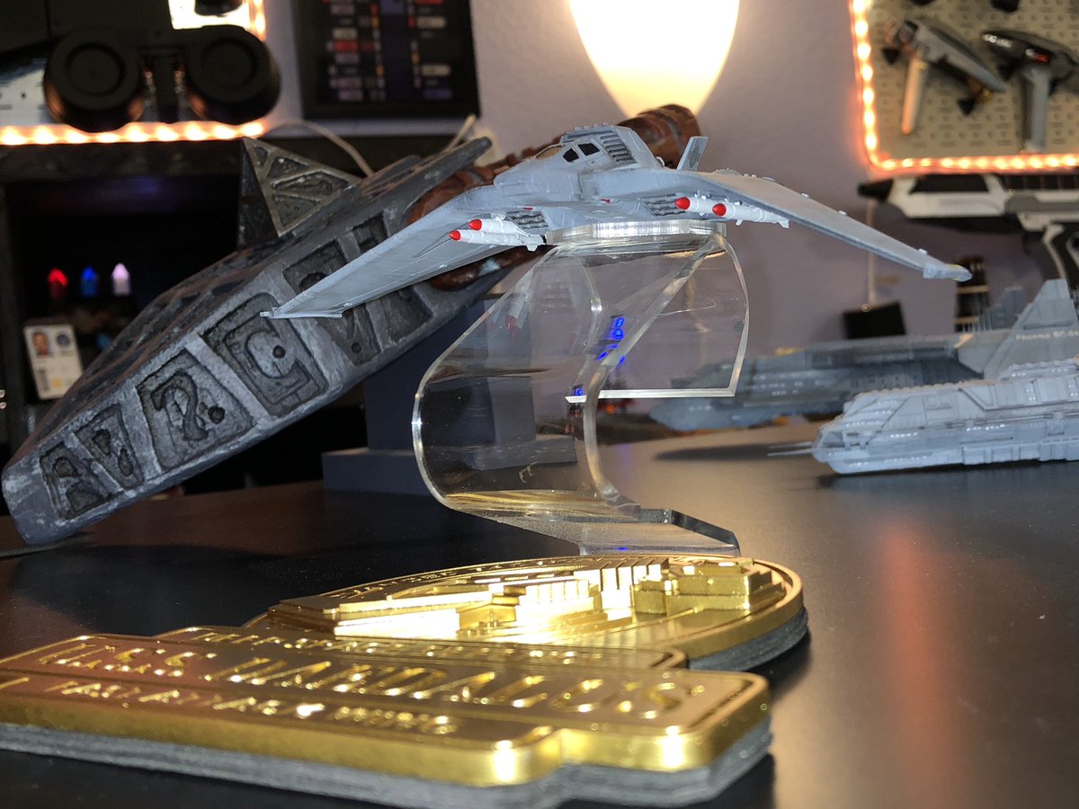 GeekToyLove's tweet photo. Finished the assembly for this F-302 model. Modeled by @RJB_Mallacore, printed in resin (stand is acrylic) and hand painted. Ready to ship out Monday
#2023Commissions #Stargate #GeekDen https://t.co/Qnt1I2wbh3