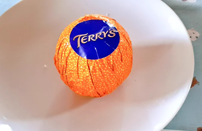 母「オレンジのチョコあるよ!」 僕「そこまでオレンジだとは」