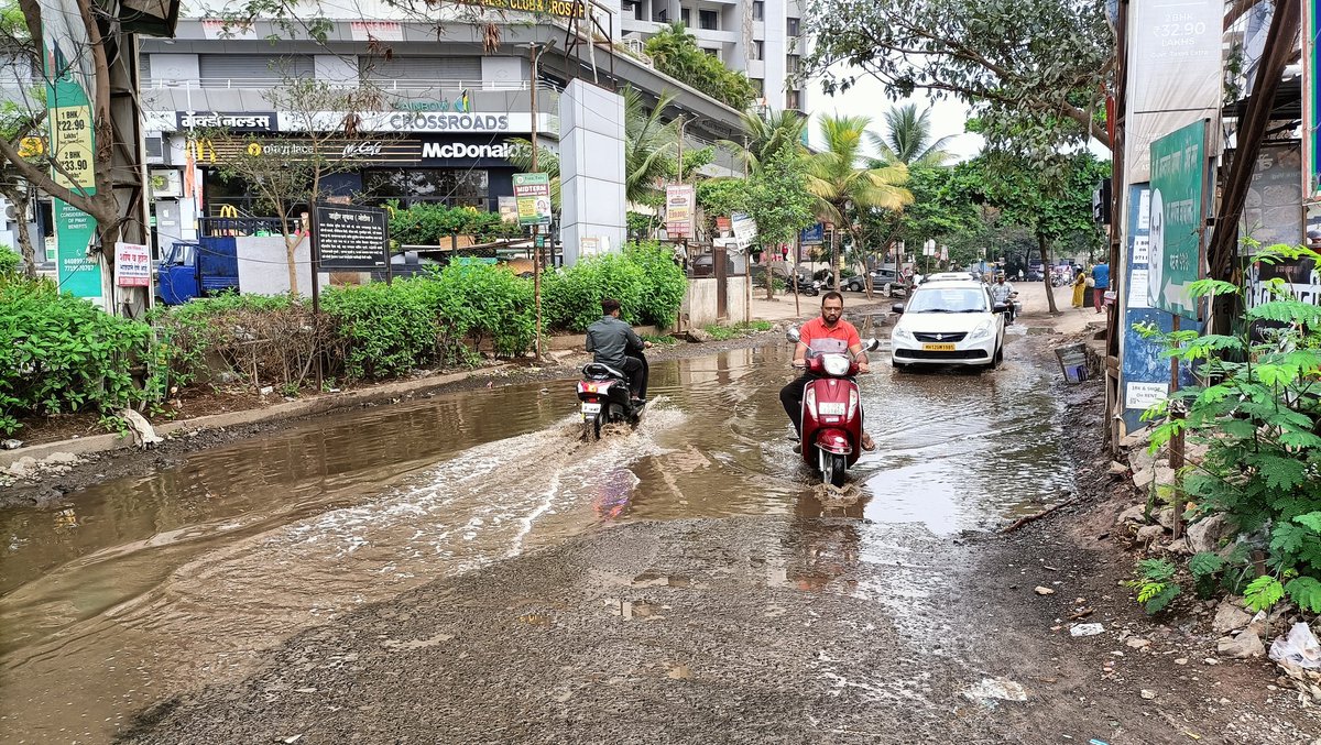 arrzaan's tweet photo. Hello @PMCPune we have requested you to get this flooding stop on the road adjoining the McDonald's at Wagholi. It is not even a rainy season and this is the current condition. Please expedite
@WagholiHSA @AshokPawarMLA @PMCMCO @KunalKumarPMC @CMOMaharashtra https://t.co/qw0FspvoDY