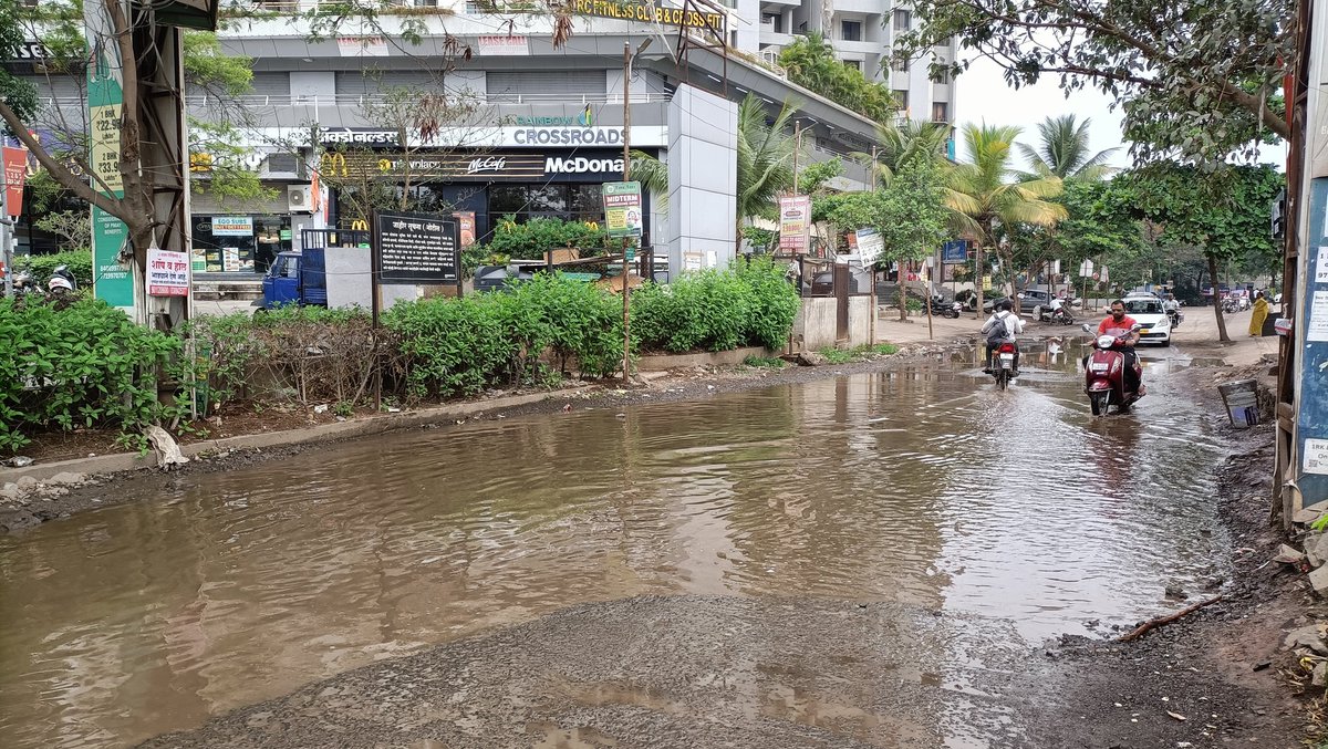 arrzaan's tweet photo. Hello @PMCPune we have requested you to get this flooding stop on the road adjoining the McDonald's at Wagholi. It is not even a rainy season and this is the current condition. Please expedite
@WagholiHSA @AshokPawarMLA @PMCMCO @KunalKumarPMC @CMOMaharashtra https://t.co/qw0FspvoDY