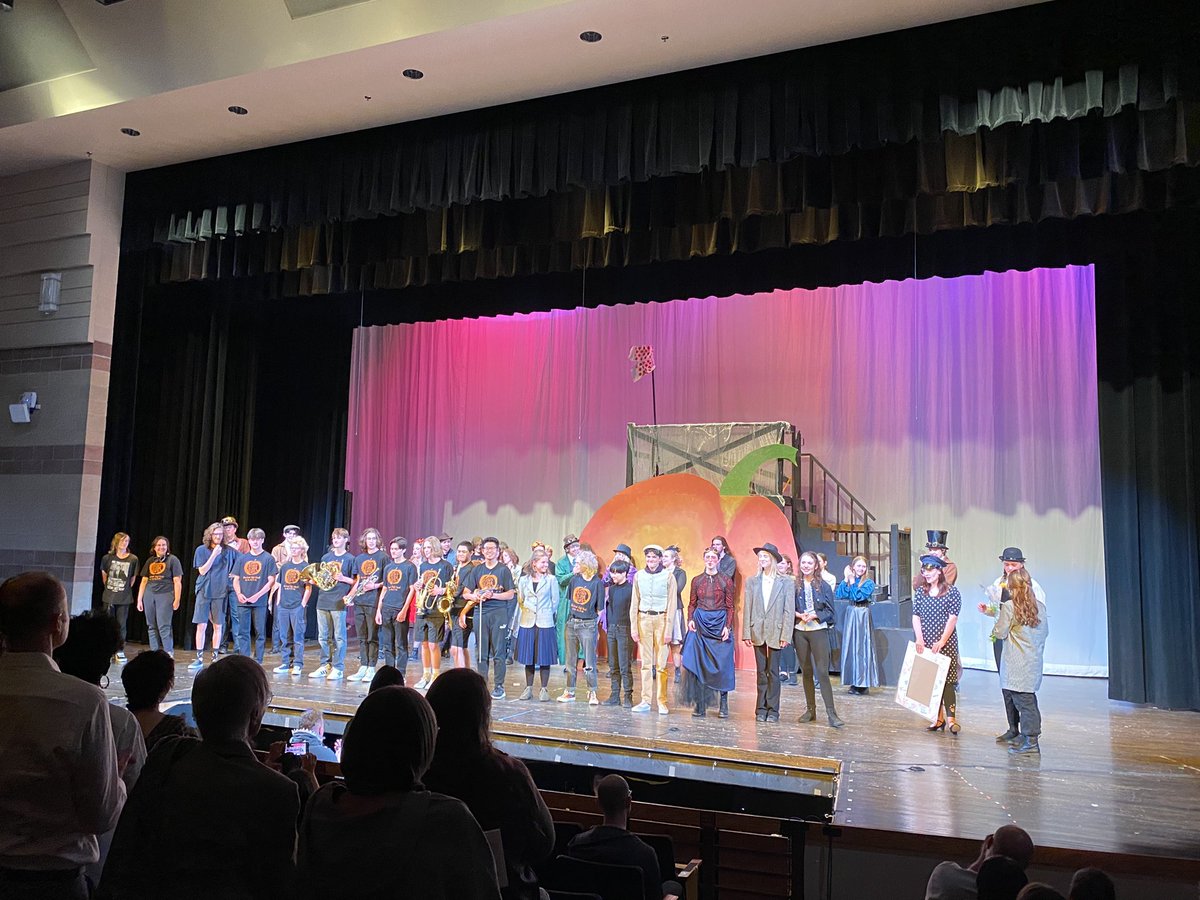 kareneducator's tweet photo. I enjoyed the last @SilverCreek_HS performance of “James and the Giant Peach” tonight. Outstanding - loved it!!! We sure have some talented young people - bravo to you all! @SCEdFoundation @SilverCreekRABC @schs_library @SVVSDFineArts https://t.co/zmi3tuMpxR