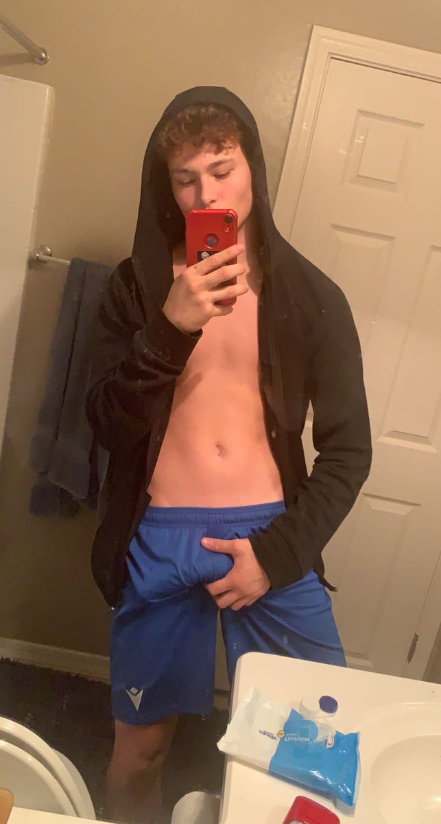 cuuriouzC's tweet photo. RT si quieres ver lo que se esconde en mis calzoncillos 🥵🥵 https://t.co/Sb1E1ikhYc