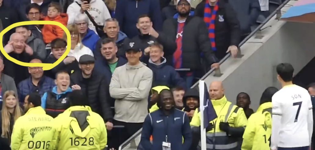TheSpursTalk's tweet photo. The issue of racism occurred VS Crystal Palace

As shown in the picture below, a picture of Son Heung-min being discriminated against in the last game was captured.

Racism is a problem.
It's societal.
It's more than just social media abuse.
It's bigger than football.
And this here, is more than a gesture.

We stand with you Sonny #THFC