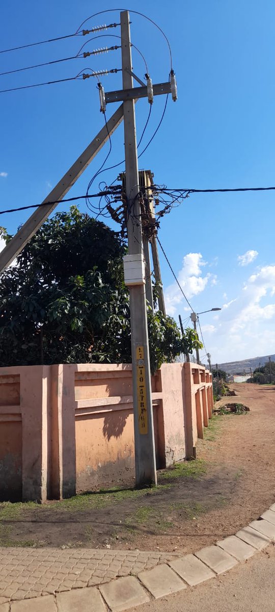 hazel_dlamini's tweet photo. @CityPowerJhb Hi, Please assist us with the transformer  the fuse cable is out at Lawley Ext 2 next to Lawley Primary School house number 7645 reference CPWEB 2993054 https://t.co/dcbNKTsByI