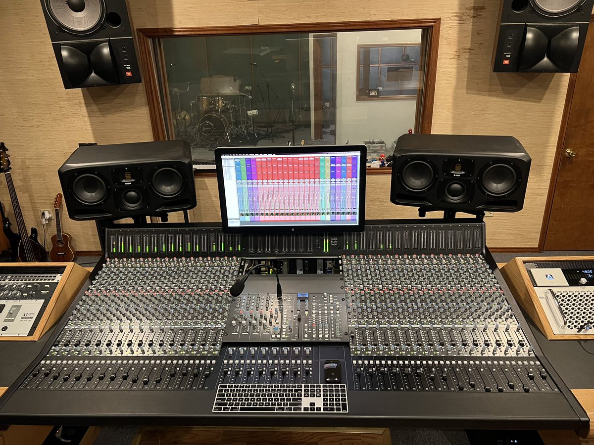 danyfender's tweet photo. Up and running ✅ Solid State Logic Origin 32. Dreams come true 🎚️ 🙏🏽🚀 🥹 @solidstatelogic @solidstatelogi
#recmixbyfender #blessed #dreamconsole #bendecido #solidstatelogic #sslconsole #sslorigin #norteño #recordingstudio #recordingengineer #regionalmexicano #musicamexicana https://t.co/wqVGwvfNaq