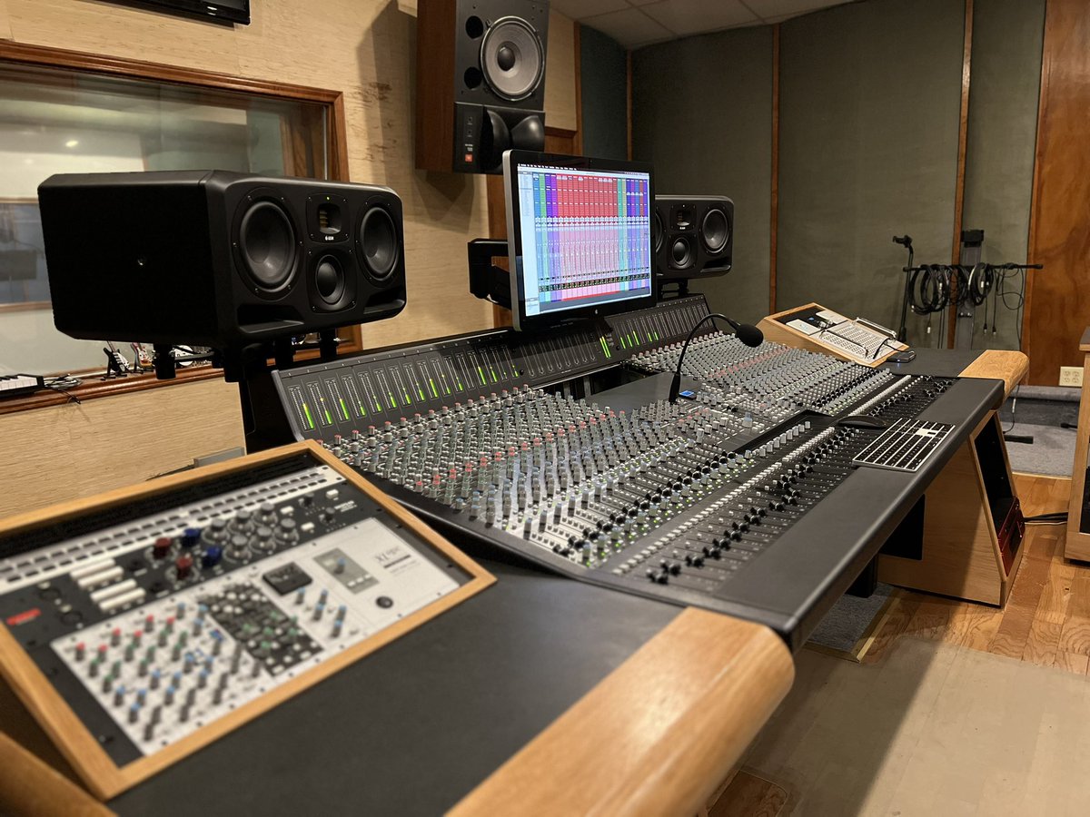 danyfender's tweet photo. Up and running ✅ Solid State Logic Origin 32. Dreams come true 🎚️ 🙏🏽🚀 🥹 @solidstatelogic @solidstatelogi
#recmixbyfender #blessed #dreamconsole #bendecido #solidstatelogic #sslconsole #sslorigin #norteño #recordingstudio #recordingengineer #regionalmexicano #musicamexicana https://t.co/wqVGwvfNaq