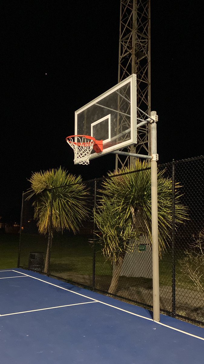 50Cob's tweet photo. Moscone Park, moved to San Francisco during Covid without access to club gyms. Would come here to get some run. Used to bet local players to 1v1 for a deli sando up the block, where I really learned how to play😂🙌🏻 https://t.co/9ijao0pcTG