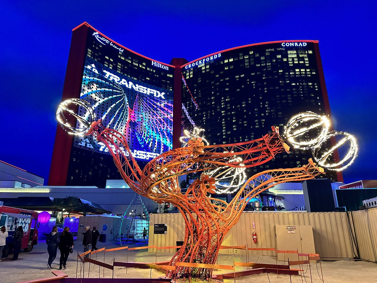 0xLCZ's tweet image. Transfix Las Vegas: Burning Man meets AREA15
#transfix #transfixlasvegas #resortsworld #resortsworldlasvegas #burningman #area15