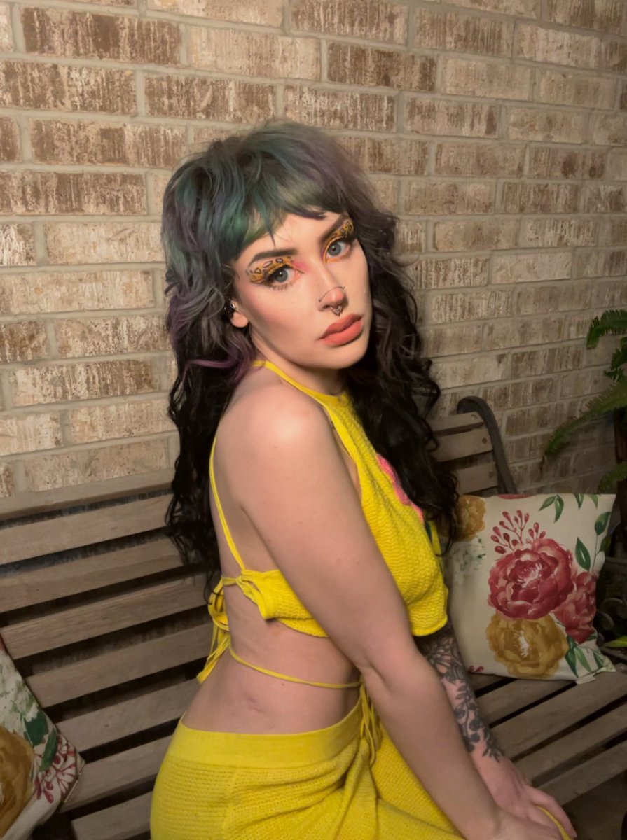 taylorndean's tweet photo. the first time i got sober from heroin, i relapsed after 9 months. the second time, i relapsed right before the 11 month mark. i ended up with sepsis multiple times, needed surgery, and a home nurse to help me live. 

today i’m 11 months sober and i feel so great. don’t give up☺️ https://t.co/AuS40sHvnL