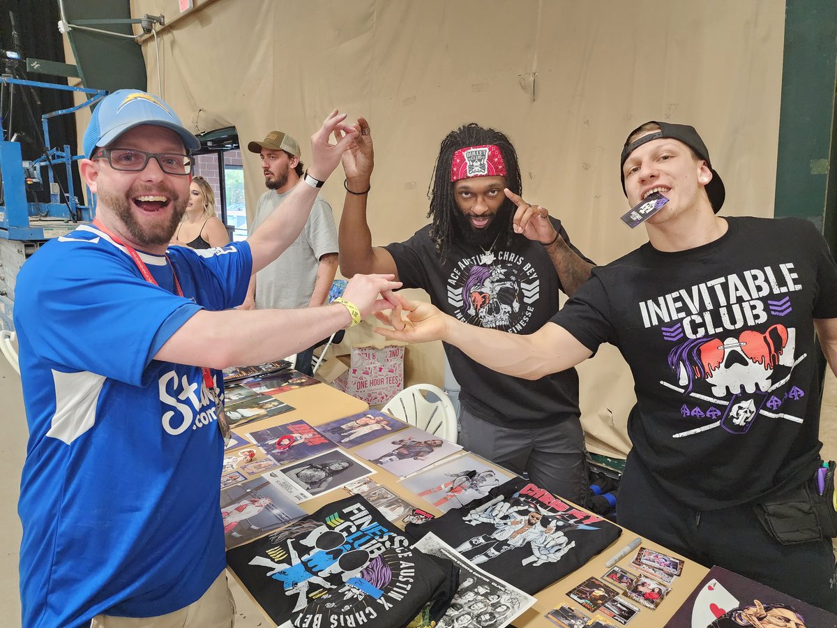 jtthenutt's tweet photo. My cell phone doesn't get great reception but fun show @PWRevolver Thanks for the photo @The_Ace_Austin . Should have grabbed one with @PWMonsterHunter @manscoutmanning @SpeedballBailey
#ForOurGenerationByOurGeneration https://t.co/uVtBlkSbtK