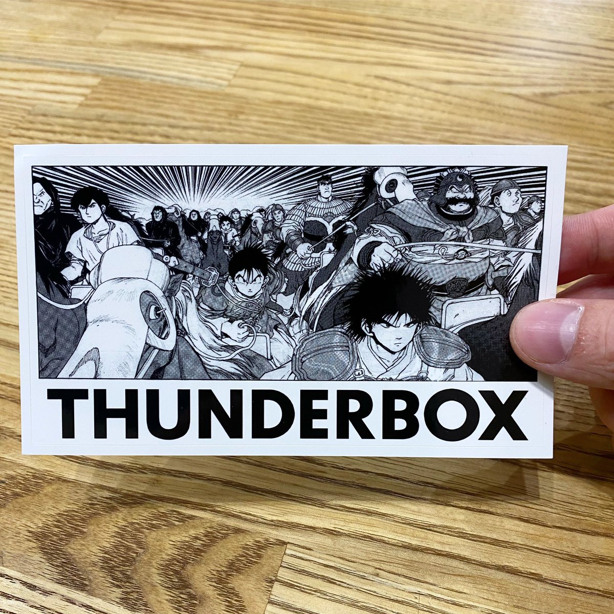 nazo_no_mise's tweet photo. 『雷火 × THUNDERBOX』
藤原カムイ先生の漫画『雷火』とのコラボアイテム展示受注会は本日が最終日！貴重な原画展示もお見逃しなく！予約特典として特製ステッカーをプレゼント！GW最終日はのんびりお買い物で締めましょう。
遠方の方はWEBの特設ページからオーダー可能です。
https://t.co/xAd2bwIAf6 https://t.co/Z87T1xbzuL