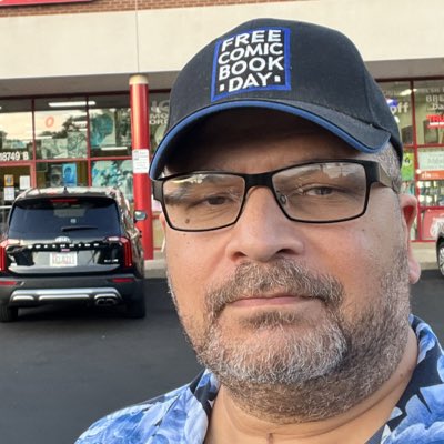 My #NewProfilePic shows me at my natural habitat, a #comicbook store for #FreeComicBookDay! Support your local #comicbookshop! 
@Freecomicbook