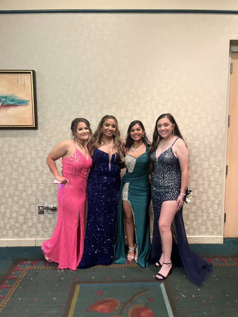 guerrero00281's tweet photo. @SRHSTx_softball https://t.co/YsxKSOtVId