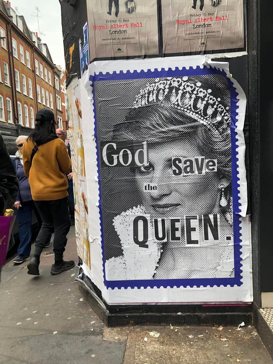 amerialvareztv's tweet photo. Así amanecieron las calles de Londres tras la coronación de Carlos III y Camila Parker como los nuevos monarcas del Reino Unido y la mancomunidad de naciones 🇬🇧

¡Forever Lady Di! ❤️ Diana de Gales es la reina de nuestros corazones https://t.co/Vi8qmrKtTC