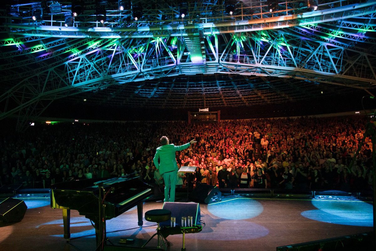 FitoPaezMusica's tweet photo. Porto Alegre!
Locura total! Que hermosa ceremonia de música y amor!
Me encanta escribir todo esto todavía en extasis!
Amor infinito pra vocês! https://t.co/DBucqu4cMf