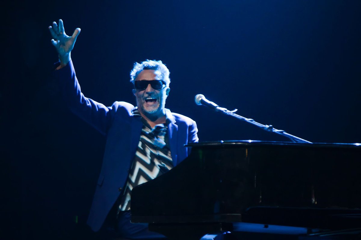 FitoPaezMusica's tweet photo. Porto Alegre!
Locura total! Que hermosa ceremonia de música y amor!
Me encanta escribir todo esto todavía en extasis!
Amor infinito pra vocês! https://t.co/DBucqu4cMf