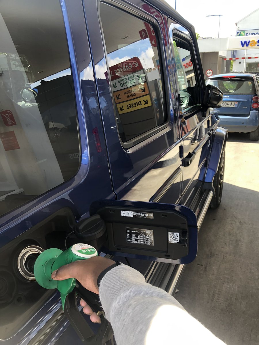 moms_20's tweet photo. G 63 🥶🦍 https://t.co/rP3EdlWdge