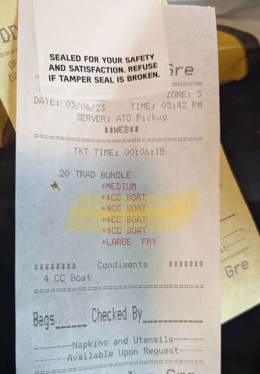 NinjaEpisode's tweet photo. @BWWingsCares so, um second time ordered delivery from Lakewood Commons City location and they've somehow missed carrots, celery. We've ordered from here dozens of times in the past but lately..... https://t.co/hTbuXnna7O