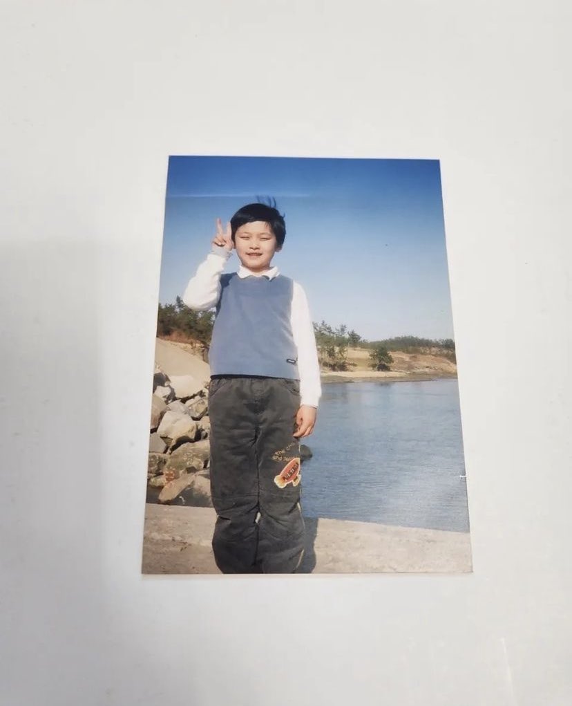 Leeknhw's tweet photo. Happy Children's Day! My childhood photos are shown here. Aren't I cute? Of course, without a doubt. Lee Know is cute all the time, hehe. Let's see a photo of you! I wish to observe the young children that are now developing! Psst, the last photo is a stray cat. 🤫 https://t.co/R3W4CKoz9W