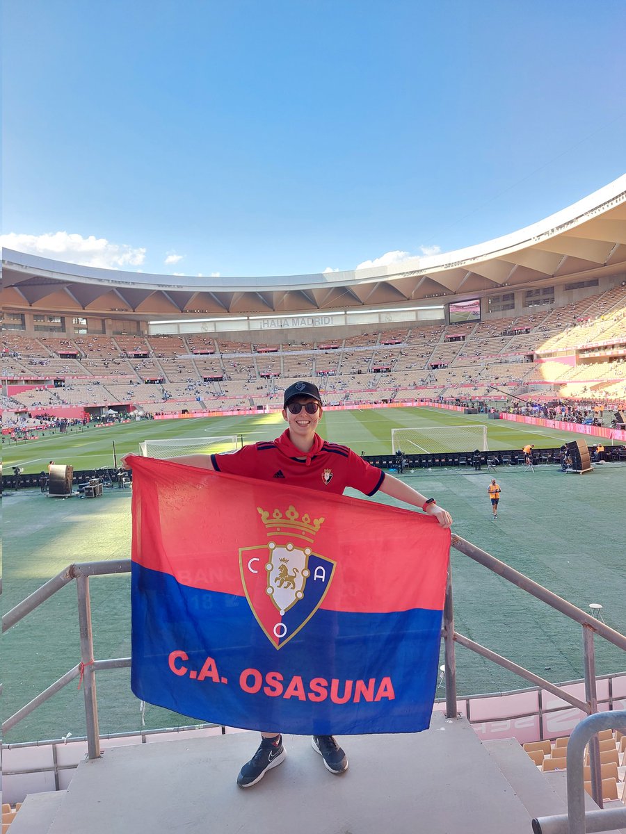 SandrusquiEsc's tweet photo. La palabra orgullosa se queda muuuy corta!! Gracias gracias y gracias por habernos hecho vivir esto 😍💪 @Osasuna https://t.co/Rlqxl7YuvK