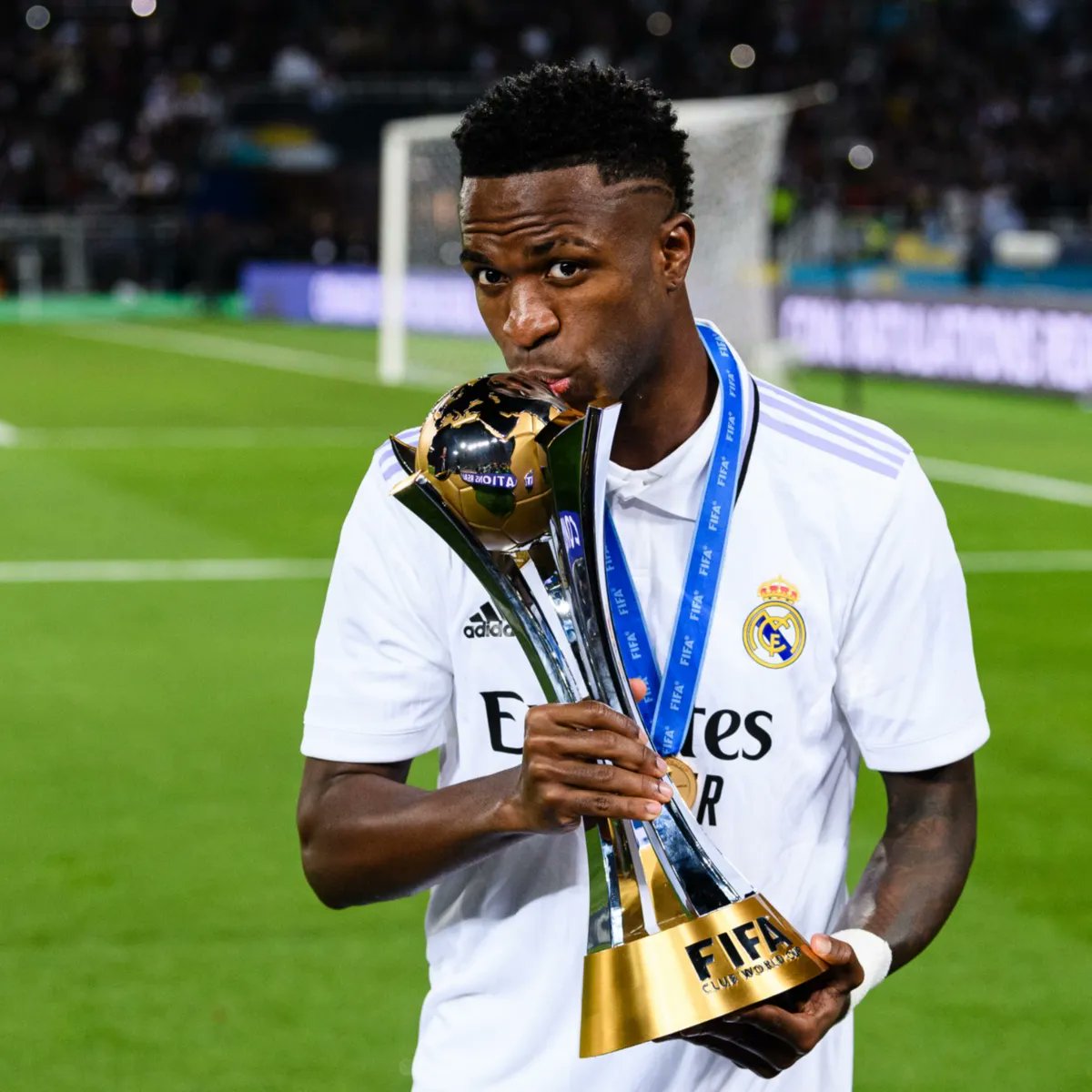 GodSatoruGojo's tweet photo. Vini Jr pelo Real Madrid já ganhou:

-Mundial de Clubes
-Champions League
-Supercopa da Uefa
-La Liga
-Copa do Rei
-Supercopa da Espanha

tudo isso com apenas 22 anos de idade.
Voa Cria https://t.co/2Wqa7ssATP