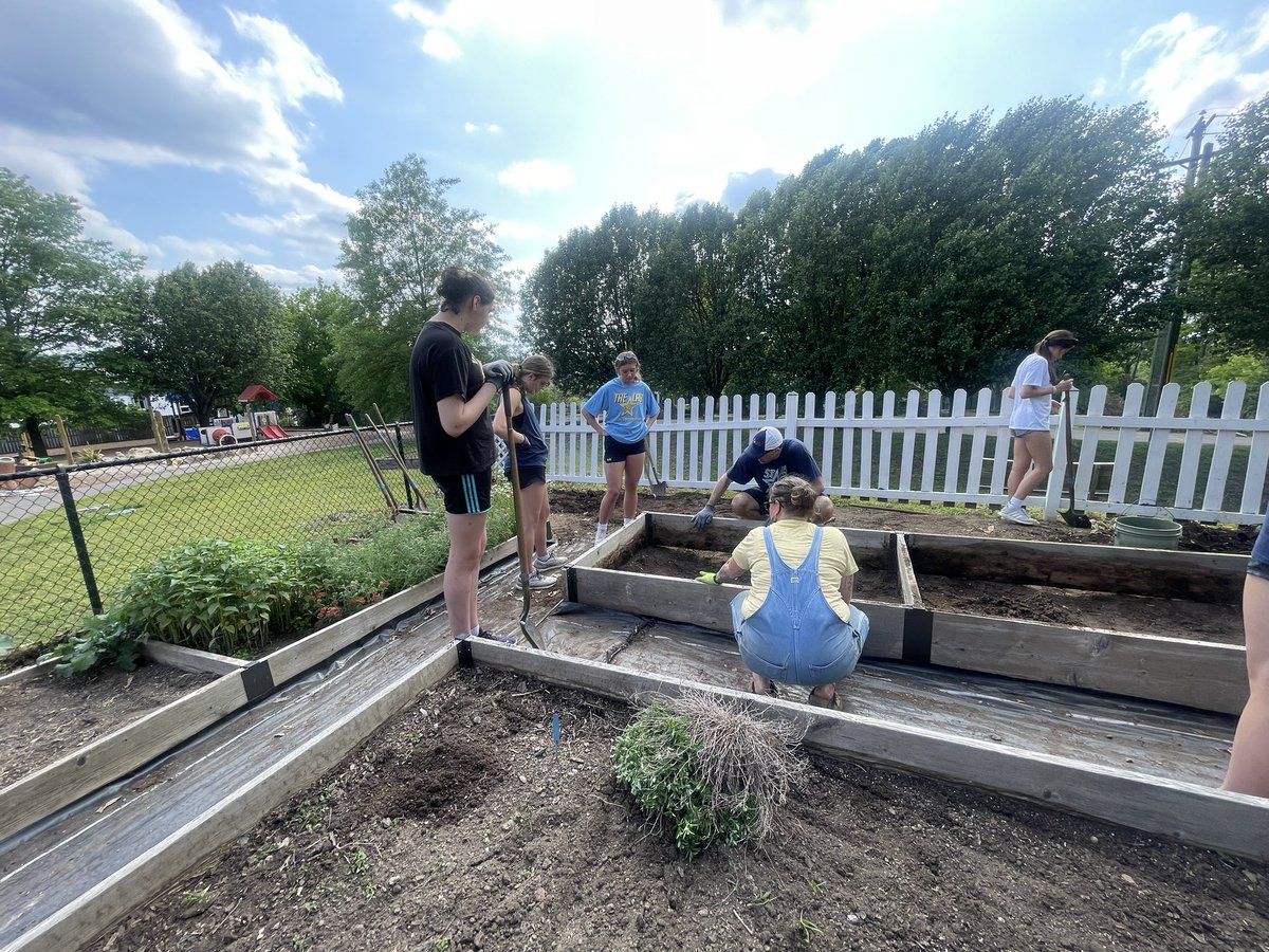 Kaylah Keys (@kkboutabucket) on Twitter photo Very grateful to have worked with the <a href="/THFMeals4HH/">The Heimerdinger Foundation</a> in the garden to help make organic meals for those with cancer. Thank you to <a href="/dwilliams19931/">dwilliams1993</a> and <a href="/StarsNash_GBB/">STARS HS GBB</a> for giving us the platform to be MORE THAN basketball players. This is what it’s about! Great day of service! Very grateful to have worked with the <a href="/THFMeals4HH/">The Heimerdinger Foundation</a> in the garden to help make organic meals for those with cancer. Thank you to <a href="/dwilliams19931/">dwilliams1993</a> and <a href="/StarsNash_GBB/">STARS HS GBB</a> for giving us the platform to be MORE THAN basketball players. This is what it’s about! Great day of service!