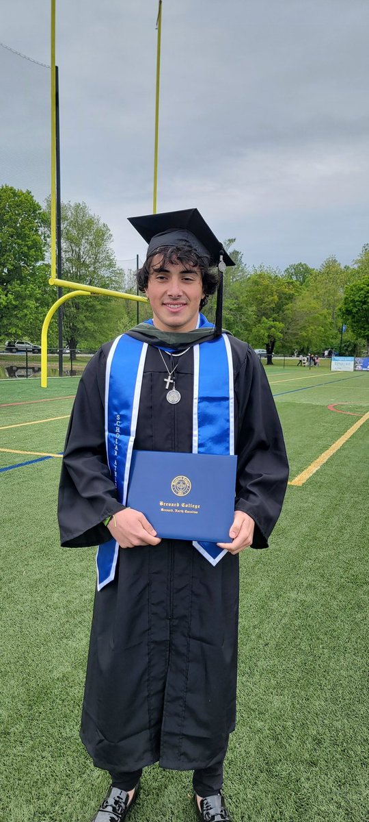 racewayprincess's tweet photo. My College Graduate 🎓 ✨️🥳 #proudmom  #ProudMoment  #mykicker🏈 @DamalosStamati https://t.co/zbRxvuI0XU