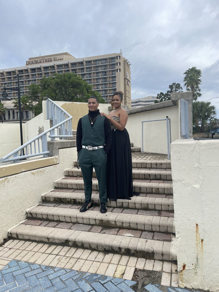 LashrendaH's tweet photo. My Baby grown up your always my little princess enjoy your Sr Prom #firstcoasthighschool 2023. Mommy Love you my Lizzybun https://t.co/GKPpOmQL0A